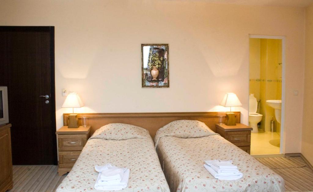 Family Hotel Zora ราซล็อก ภายนอก รูปภาพ