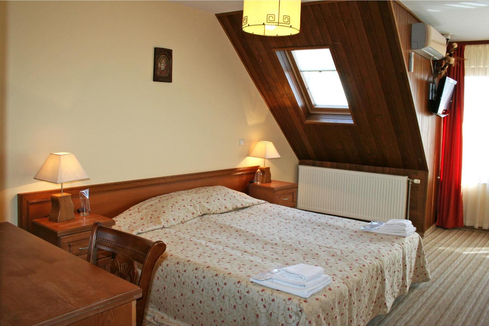 Family Hotel Zora ราซล็อก ภายนอก รูปภาพ