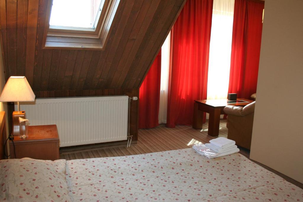 Family Hotel Zora ราซล็อก ห้อง รูปภาพ